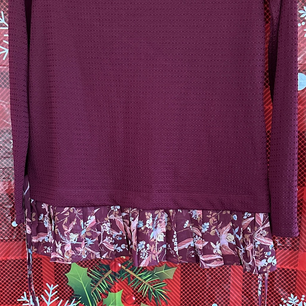 Lauren Conrad Women's Burgundy Floral Hem Top - Picture 5 of 9